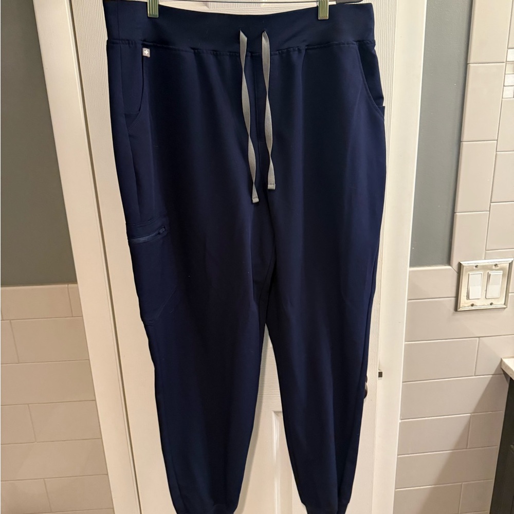 Figs Women's Zamora high waist jogger scrub pant in navy